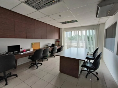 2.5 Storey TSI BUSINESS INDUSTRIAL PARK KEPONG, Actual, CORNER LOT, Move In Ready
