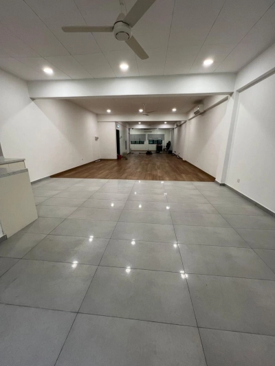Renovated End lot 1st floor Office - Taman Puncak Jalil @ Seri Kembangan - Ready unit