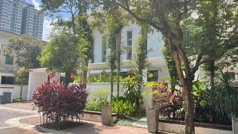 3 Storey Detached House - The Residence @ Mont Kiara - Private pool & garden
