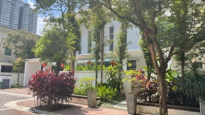 3 Storey Detached House - The Residence @ Mont Kiara - Private pool & garden