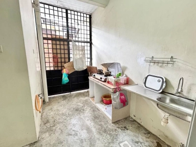超值角头双层排屋出售！** Desa Tebrau保安区，5+1房4卫，地大46x90，仅售RM1.1M（银行估价匹配）！