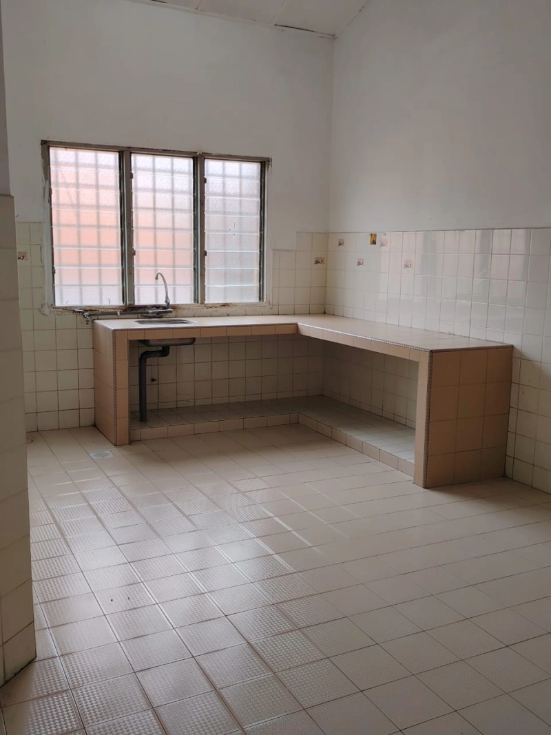 single storey terraced house for rent, kepong ,bukit desa ,kitchen top ,1 carpark