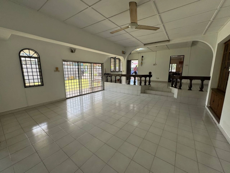 1.5 STOREY BUNGALOW SS 3 PETALING JAYA, Actual, RENO, Extra BIG Land, Low Deposit
