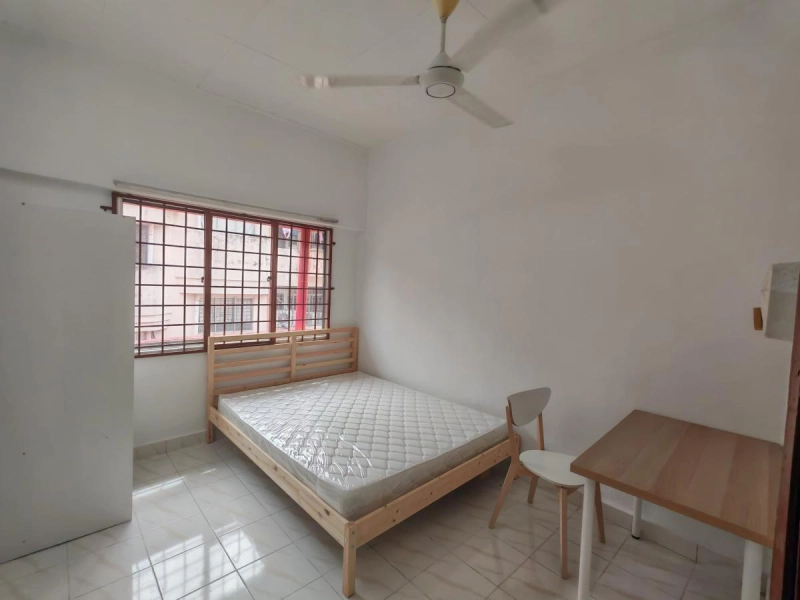 Room 1 RM500 @ 2nd floor Shop Apartment, Seksyen 7, Shah Alam - Ready unit