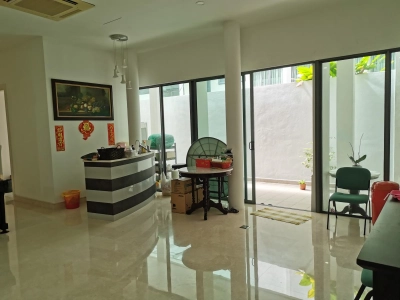 Move In Condition, Renovated 3 Storey Semi-D @ The Airie for Sale