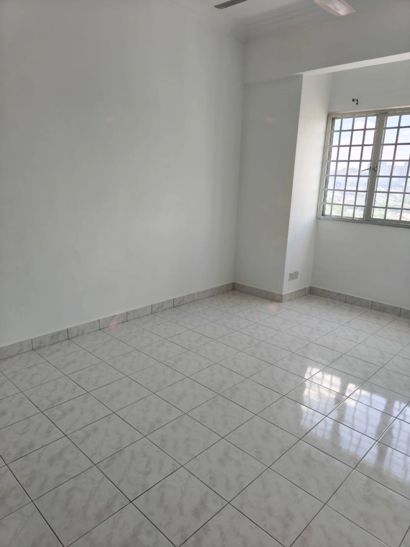 SURIA KIPARK DAMANSARA KEPONG , Actual, Freehold, RENOVATED, Low BOOKING