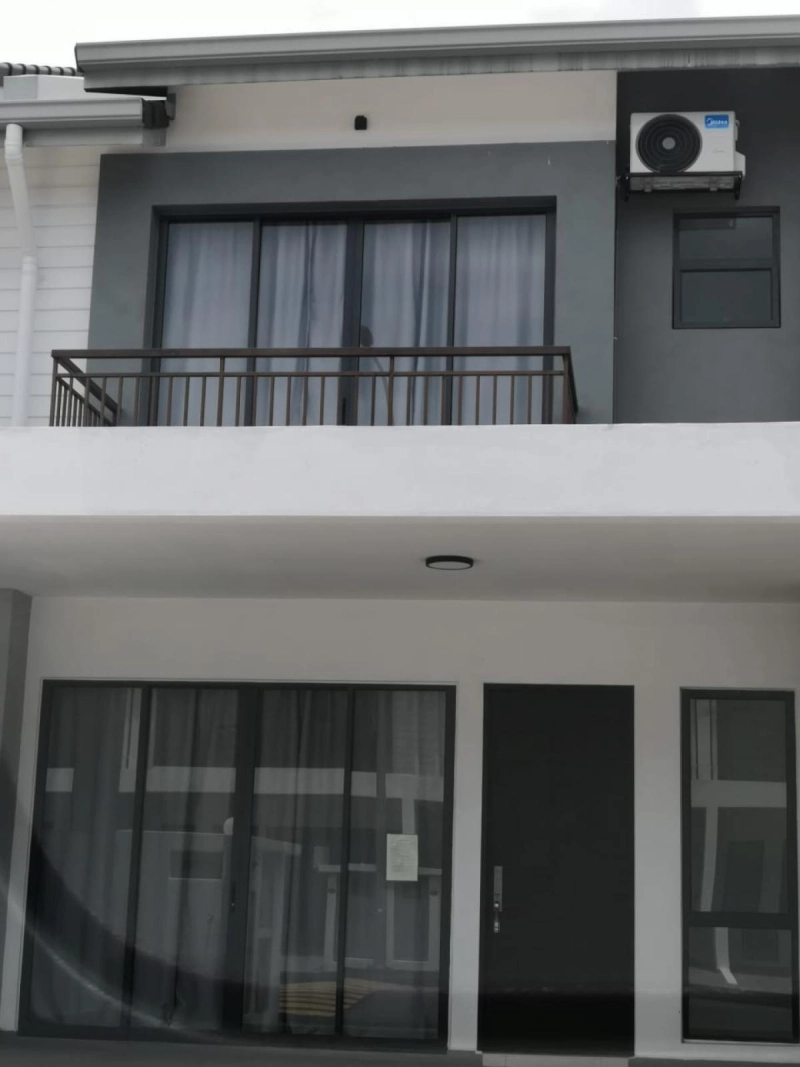 Renovated 2 Storey house - Diamond City @ Semenyih - Sale below bank value Rm40k
