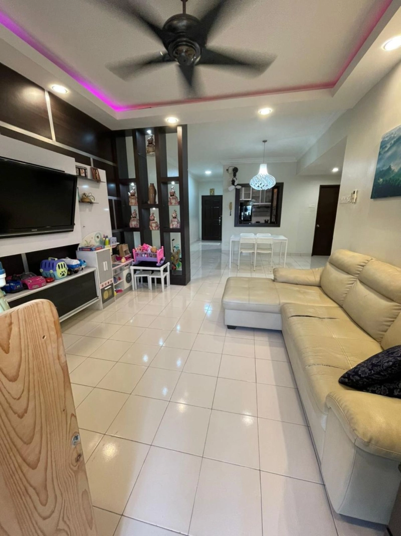 SRI PUTRAMAS 1 CONDO JALAN KUCHING, Actual, FULLY RENOVATED, 2 CARPARK, Low Deposit