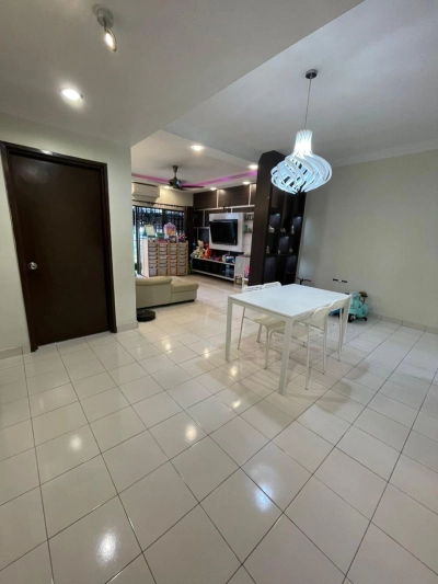 SRI PUTRAMAS 1 CONDO JALAN KUCHING, Actual, FULLY RENOVATED, 2 CARPARK, Low Deposit
