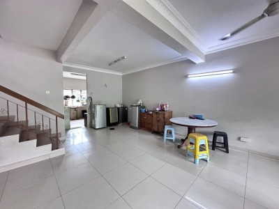 2 STOREY TAMAN PUCHONG UTAMA, Actual, Freehold, END LOT, RENOvated, Low Booking