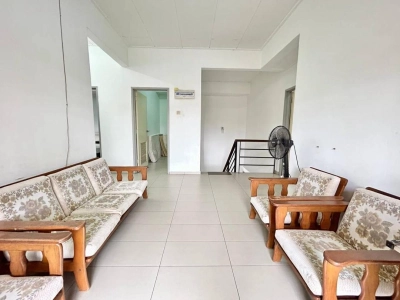 超值角头双层排屋出售！** Desa Tebrau保安区，5+1房4卫，地大46x90，仅售RM1.1M（银行估价匹配）！