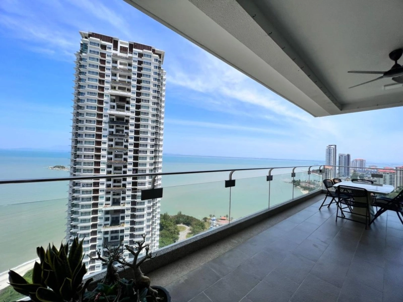 One Tanjong Luxury Condo - Sea View at Tanjnung Bungah
