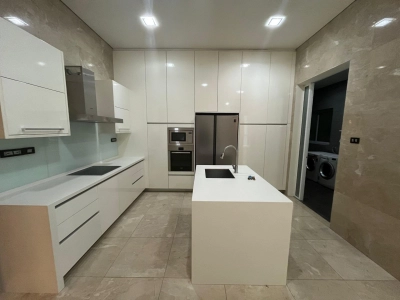 The Pearl @ KLCC- Level 27 private lift- Sale below bank value Rm180k