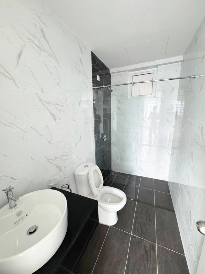The Zen Bayan Lepas Bare unit High Floor City View Queensbay Mall area