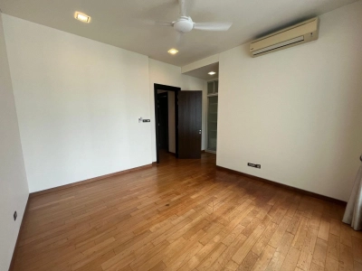 The Pearl @ KLCC- Level 27 private lift- Sale below bank value Rm180k