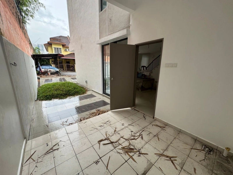 TAMAN NAGA EMAS TERRACE SALAK SOUTH