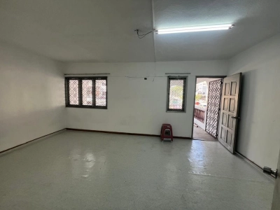3 Storey TAMAN DAYA Kepong, Actual, CORNER LOT, Renovated, Low Deposit