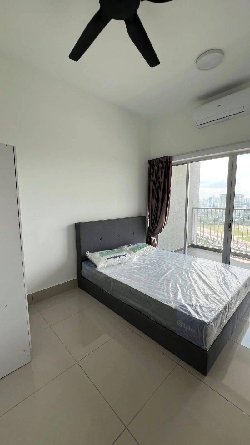 Razak City Residences (Master room + private bathroom)