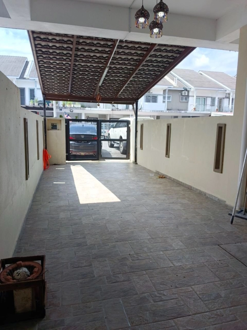 LAKE RESIDENCE TOWNHOUSE PUTRA PERDANA PUCHONG