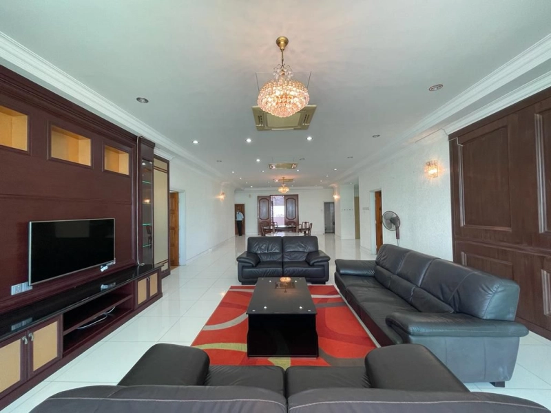 Luxury Renovated Condo at Gurney Palace, Gurney Drive