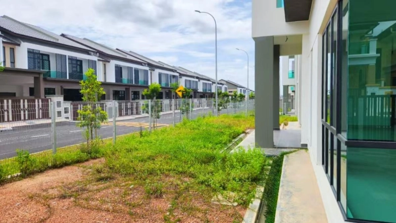 Freehold Landed Unit with Gated Guarded