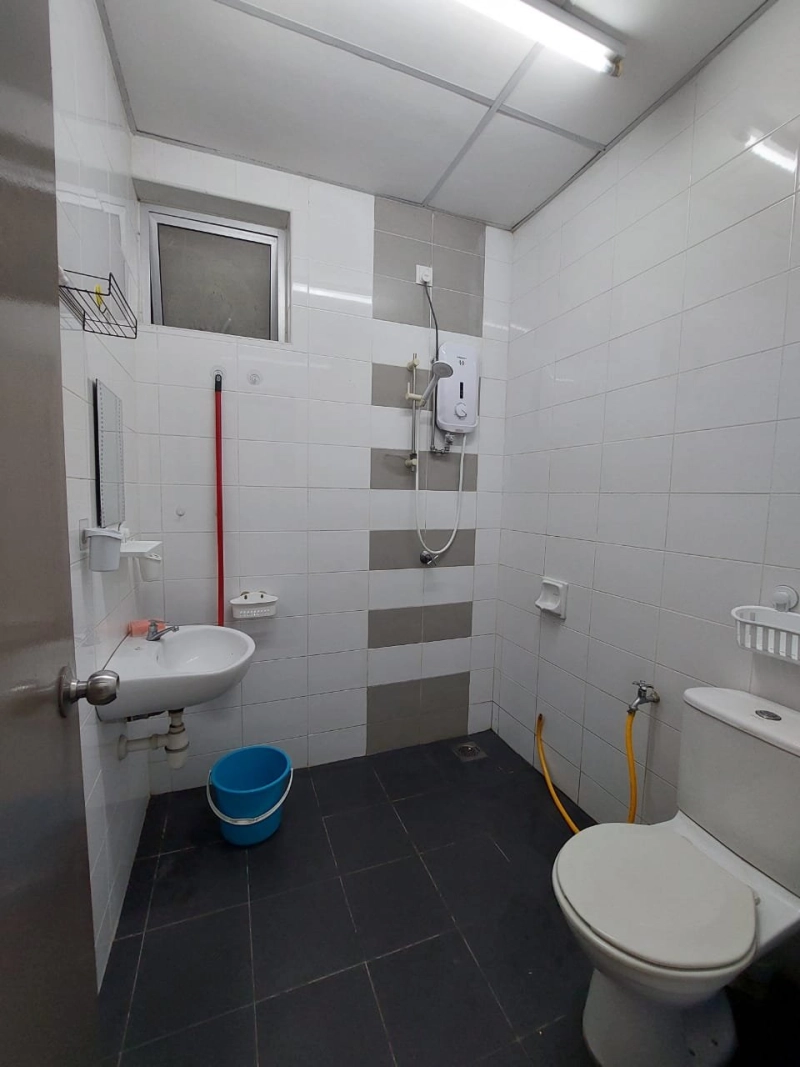 Boulevard Condominium Farlim Furnishe & Renovated 1200sf 2 Car Park