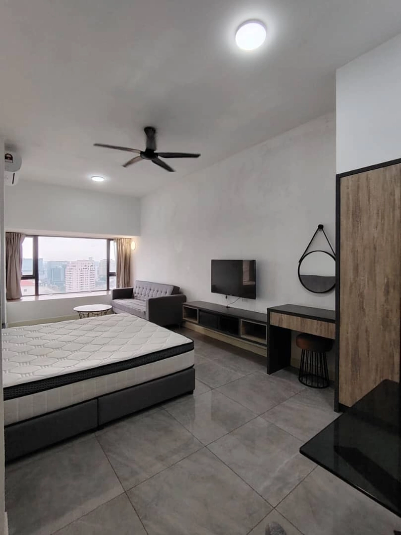 Stylish Studio Unit with City View For Rent