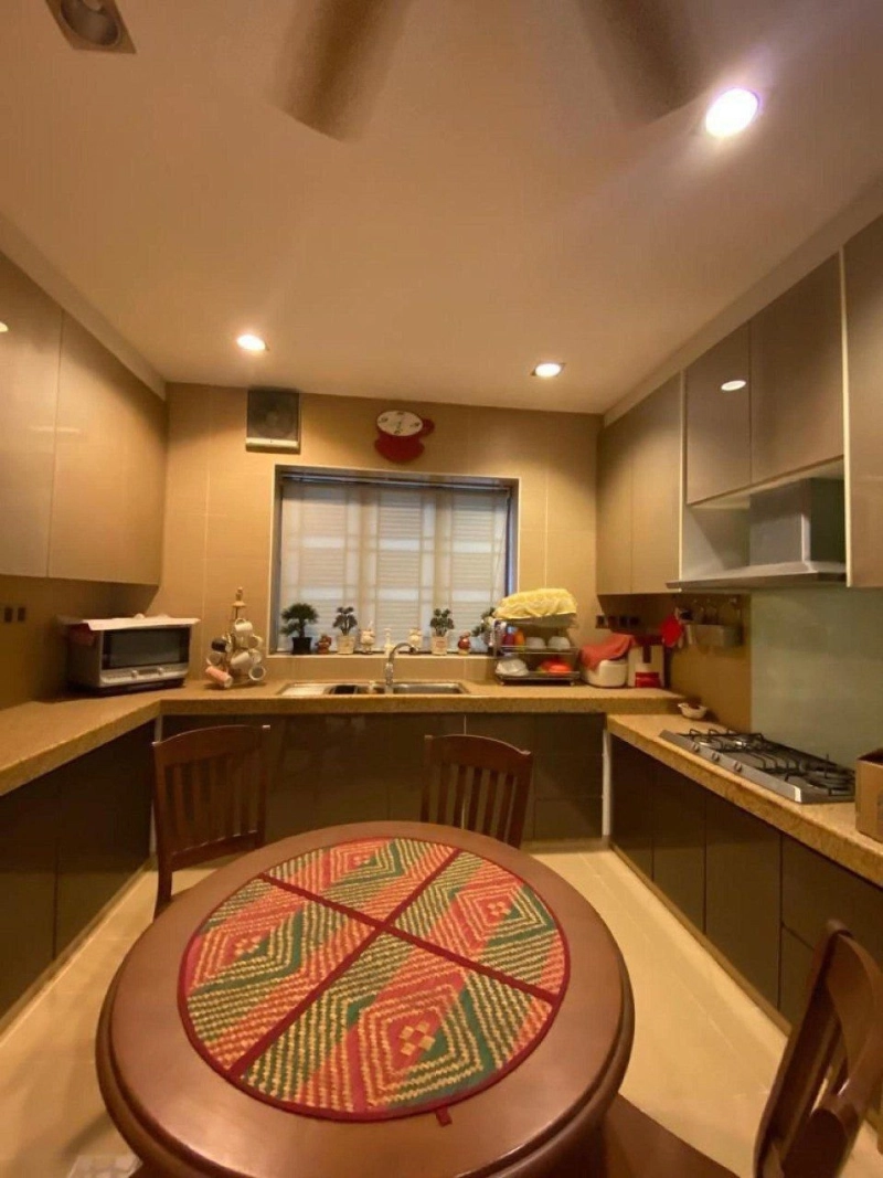 MUTIARA GOMBAK SEMI D CORNER