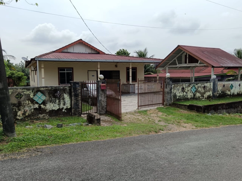 JOHOR BAHARU || KAMPUNG BARU SRI AMAN || BANGLO SETINGKAT || 58' X 90' || 5191 SQFT || BUMI LOT || LEASEHOLD || RM510,000 || (*sp2509-0074)