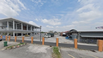 3 Storey SHOP TAMAN DENAI PUCHONG, Actual, CORNER, Facing MAIN Road, Low Booking