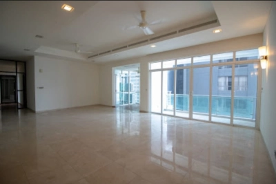 The Pearl @ KLCC-Level 17 private lift-Sale below bank value Rm480k