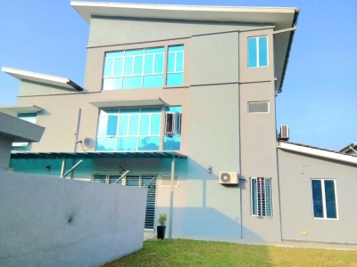 Taman Kuang Perdana Corner Lot 2.5 Storey Bungalow