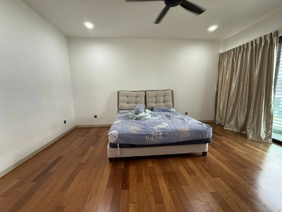 HOT DEAL! East Ledang Renovated 4+1BR Link House