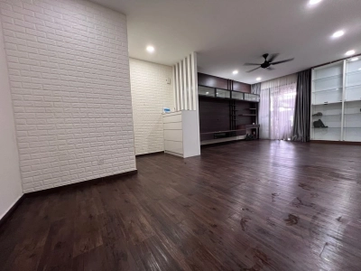 Suria Putra (Sungai Buloh) For Sale , 7th Floor with Balcony