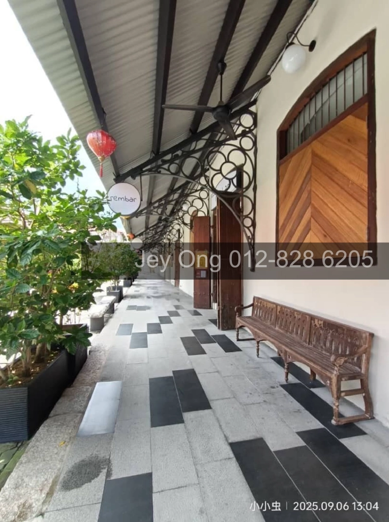 The Courtyard, Beach Street - Shop For Rent
