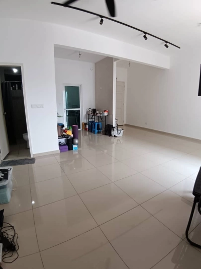 Direct Owner Sale – Imperial Grande Relau | Pool View | 3R2B | 2 Car Parks | Midfloor