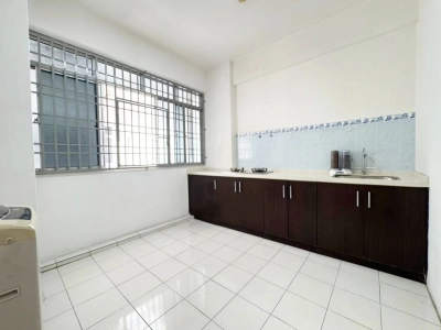 Putra Place Bayan Lepas Queensbay Mall area worth to buy Well Conditio