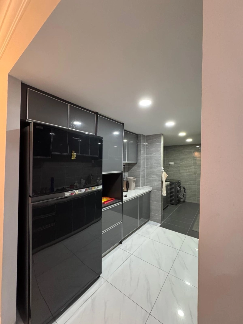 Venice Hill Condo @ Taman Puteri, Batu 9, Cheras - Fully Renovated Corner unit