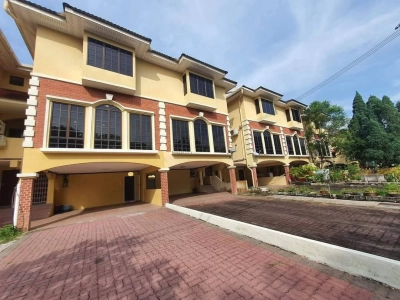 Meru Town House 2.5 Storey For Rent