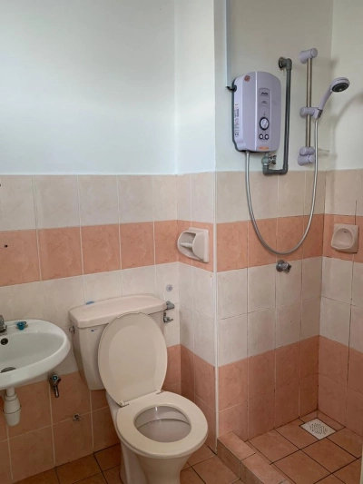 tar villa beside lrt station