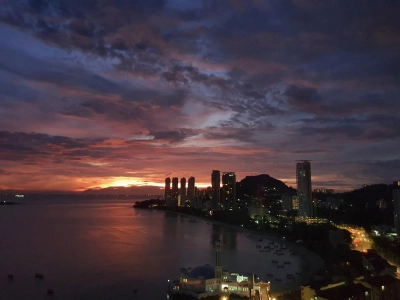 Twin Towers Cheapest unit nice sea view at Tanjung Bunga For Sale