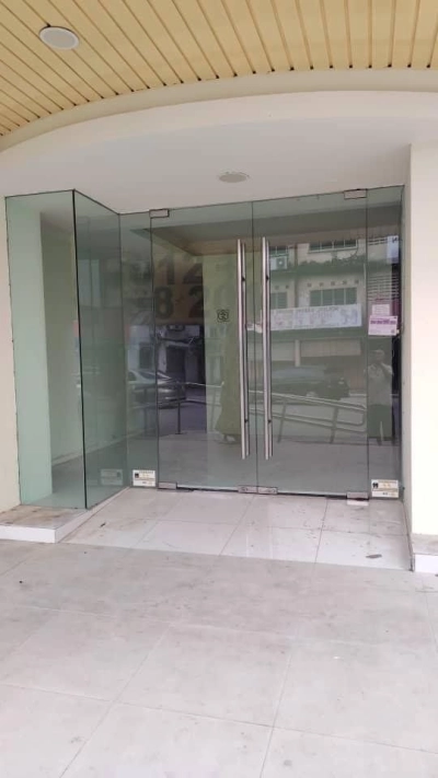 4.5 Storey SHOP KAWASAN 18 KLANG, Actual, CORNER LOT, Premier Location, Low Deposit