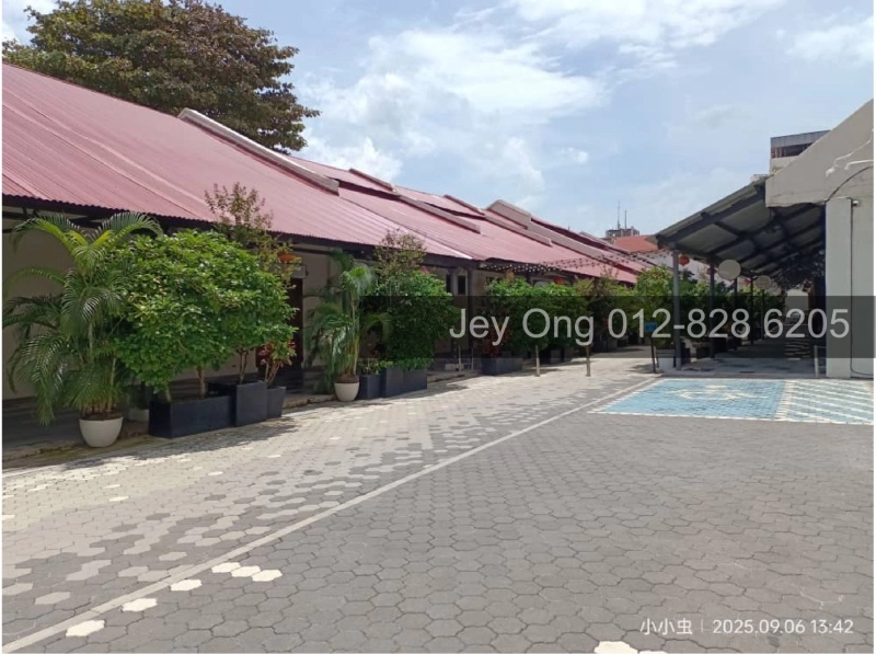 The Courtyard, Beach Street - Shop For Rent