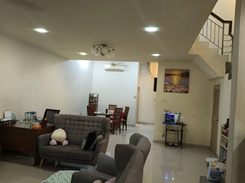 3 Storey TAMAN SRI SEGAMBUT, Actual, Freehold, Renovated, Low Deposit