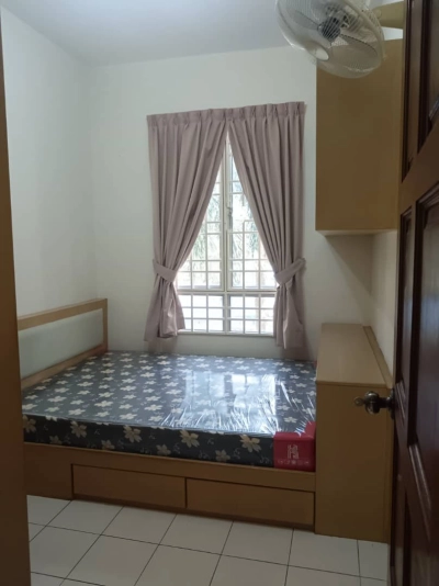 Putra Place Bayan Lepas 1000sf Furnished Pool View Queensbay Mall area