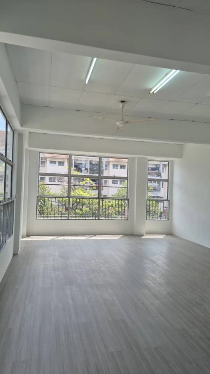 Renovated Corner 2nd floor Shop Office-Taman Bayu Perdana @ Klang-Ready Now
