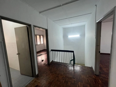 3 Storey TAMAN DAYA Kepong, Actual, CORNER LOT, Renovated, Low Deposit