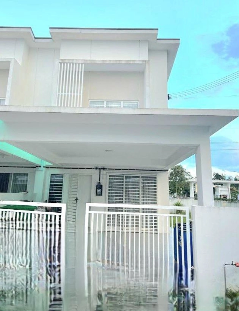 Bandar Sri Sendayan,  2 Storey Terrace House, Suriaman 2A Negeri Sembilan [End Lot with Extra Land]
