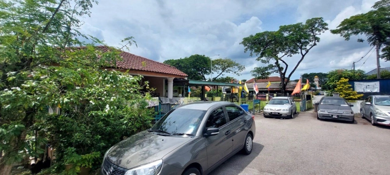 SINGLE STOREY TERRACE HOUSE AT SEKSYEN 17