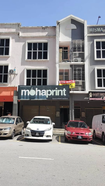 3 Storey Shop Lot @ Taman Damai Mewah Kajang For Sale